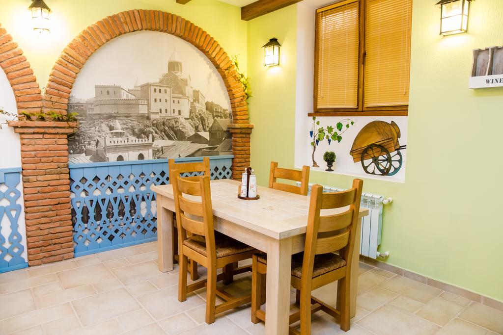 Metekhi'S Galavani Hotel Tbilissi Extérieur photo